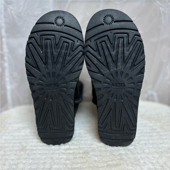 UGG Black Sequence Classic II, Women’s 6 - Picture 12 of 12